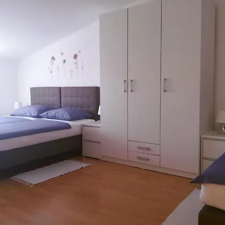 Apartament Pejić *